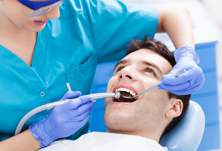 歯科衛生士による歯石除去